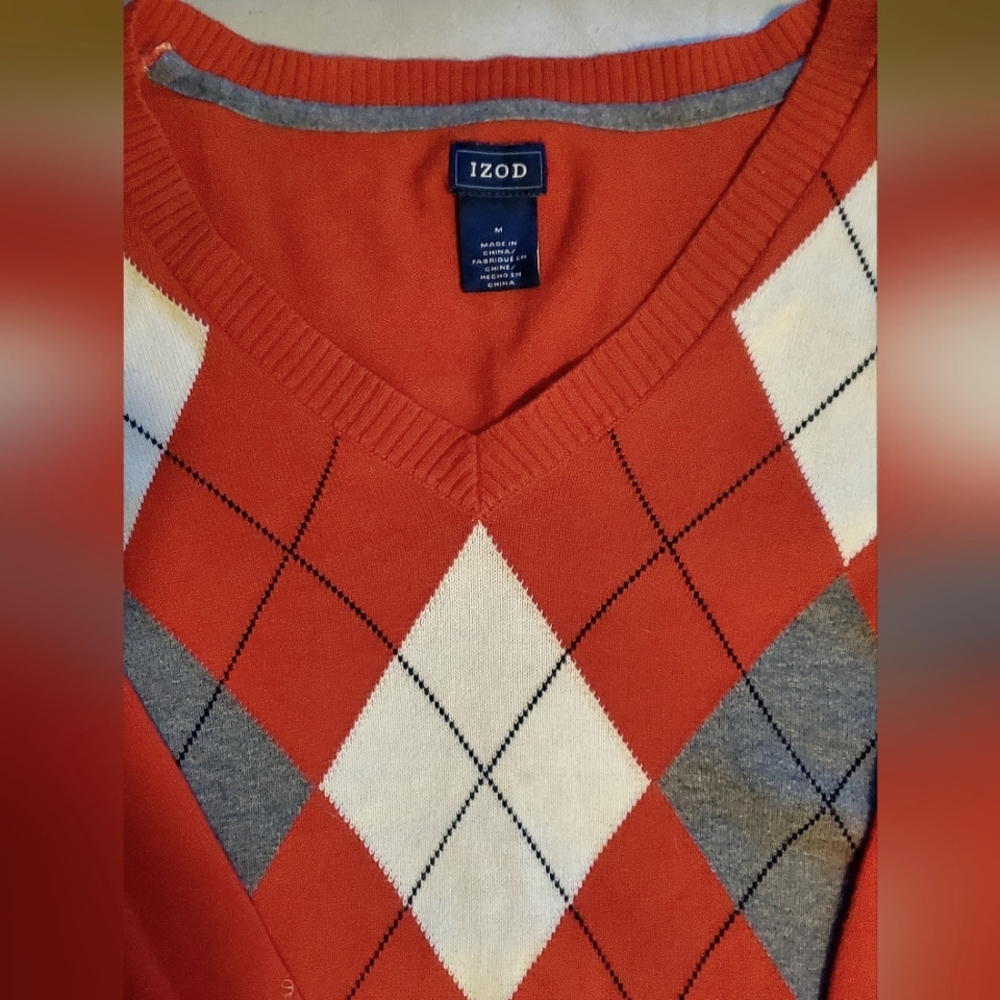 VINTAGE WOMENS IZOD ARGYLE SWEATER